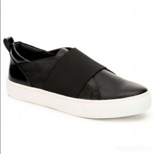 Leather Steve Madden sneaker